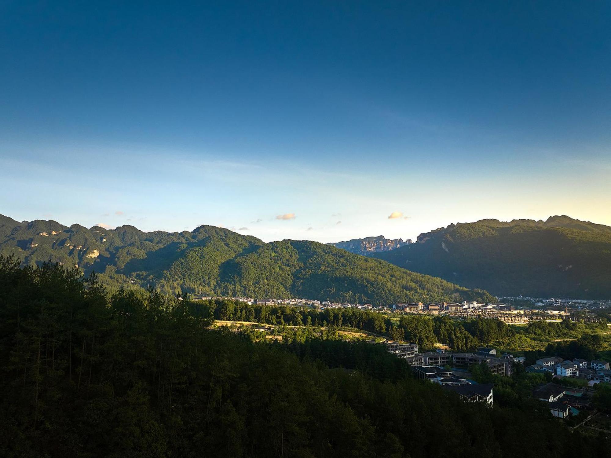 Zhangjiajie Utopia Hotel--Free One Way Pick Up Service Over 2 Nights المظهر الخارجي الصورة