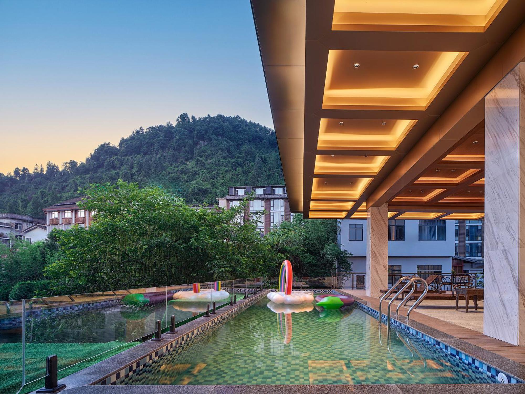 Zhangjiajie Utopia Hotel--Free One Way Pick Up Service Over 2 Nights المظهر الخارجي الصورة